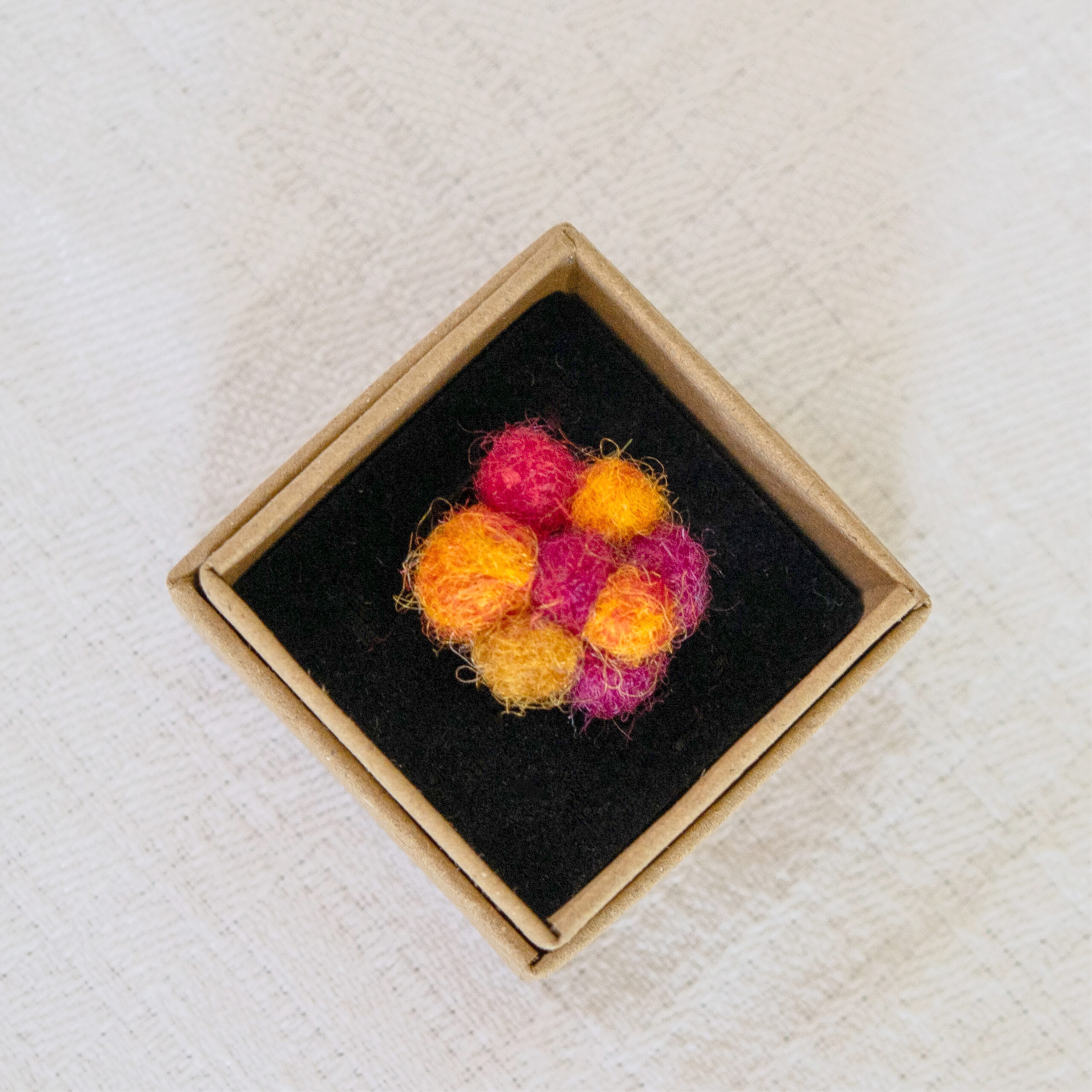 Nålfiltad ring Salt design
